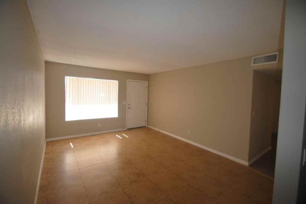 810 W Colgate Dr - Photo 3 of 10