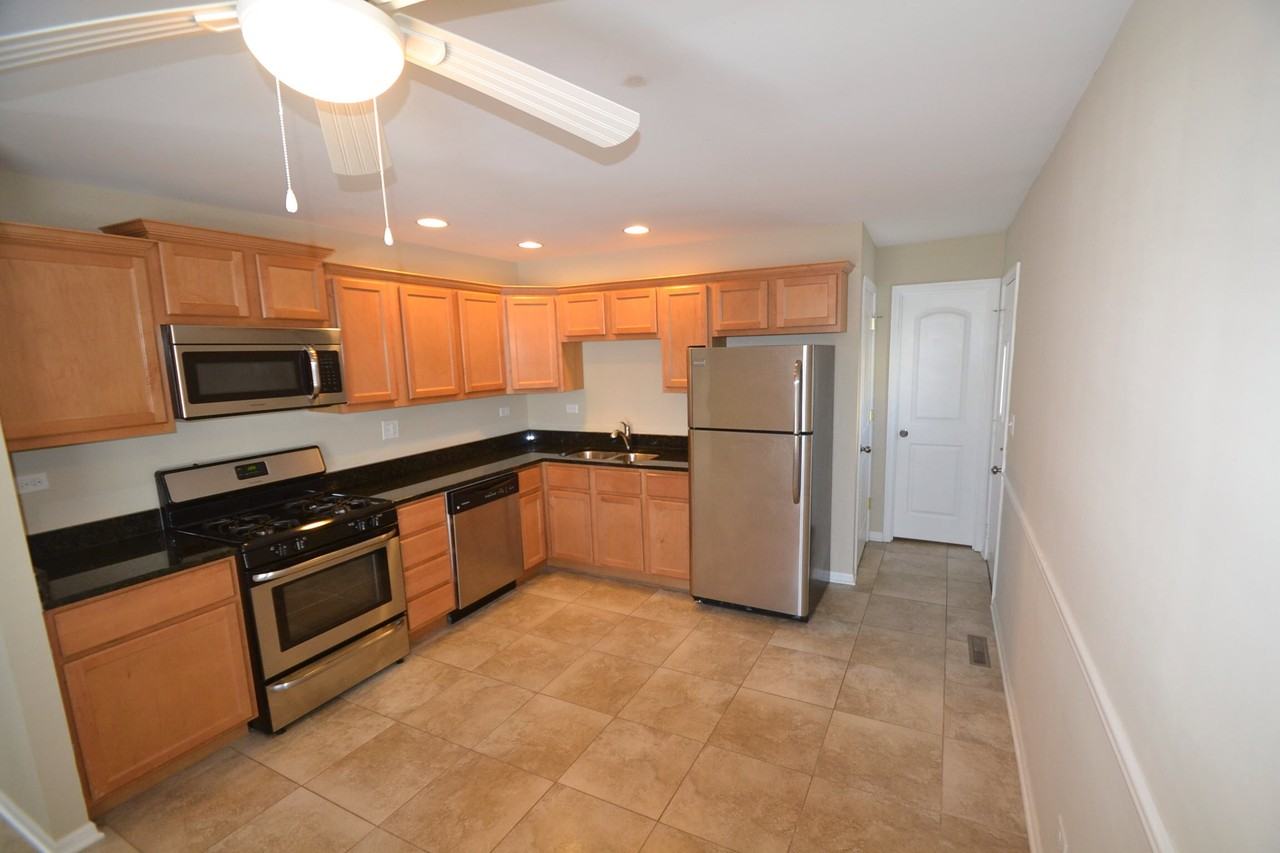 1404 Brentwood Dr - Photo 3 of 14