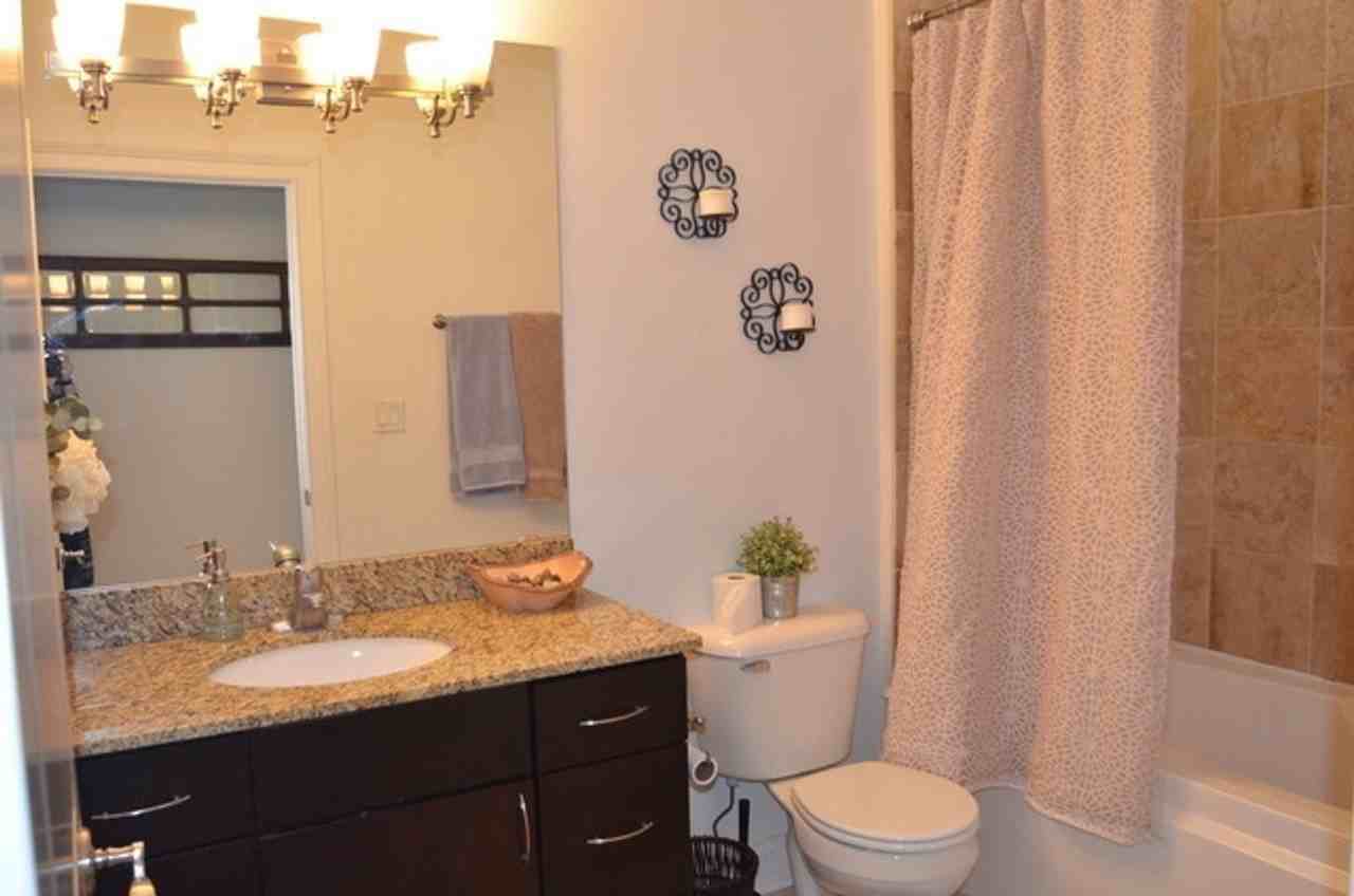 918 W Belmont Ave #205 - Photo 5 of 6