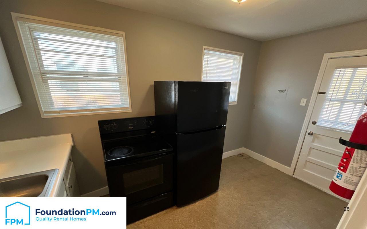 1570 Rebecca St #1 - Photo 4 of 15