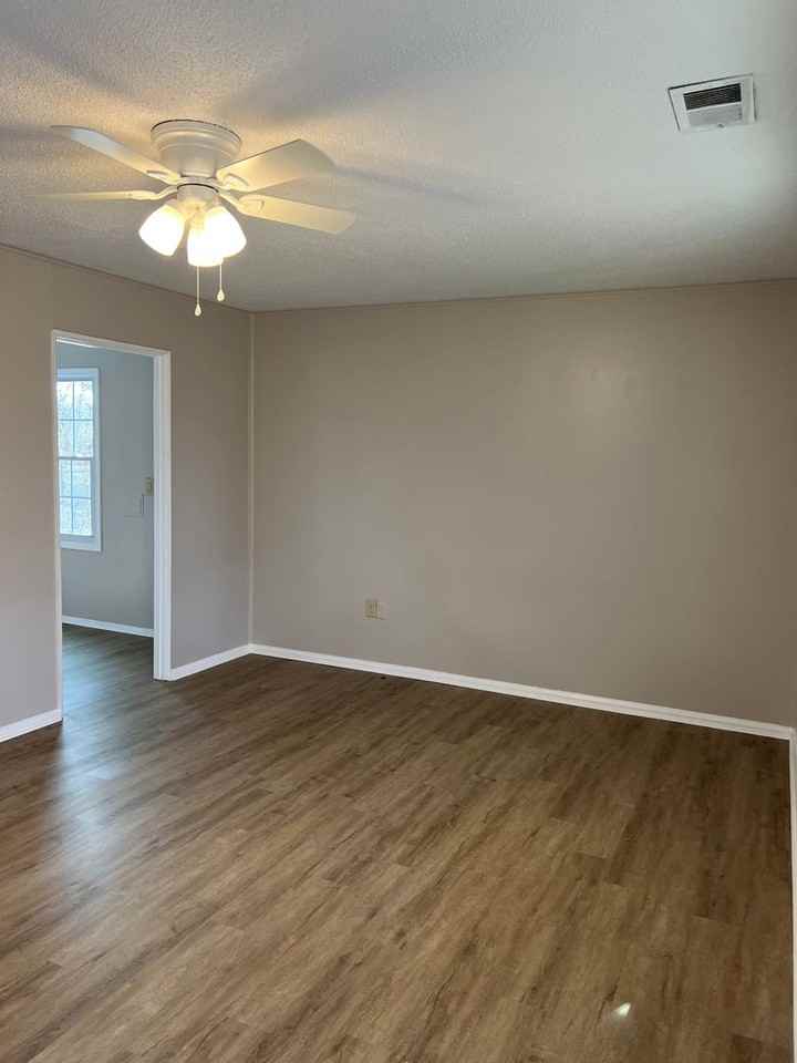 6960 Commander Rd - Photo 2 of 9