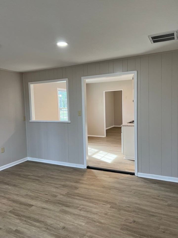 6960 Commander Rd - Photo 4 of 9