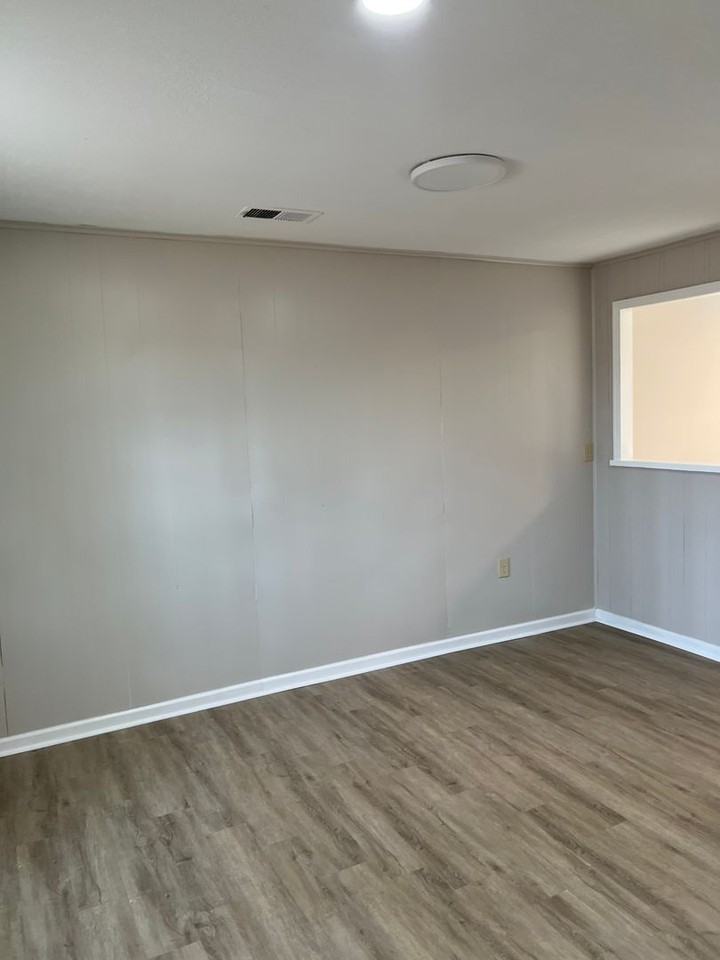 6960 Commander Rd - Photo 5 of 9