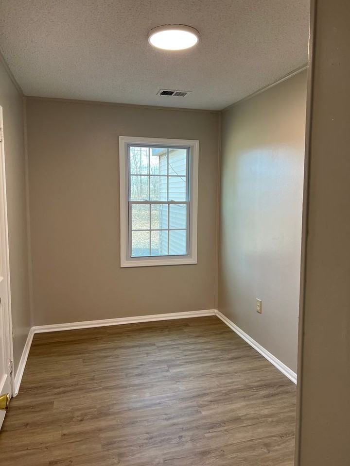 6960 Commander Rd - Photo 7 of 9