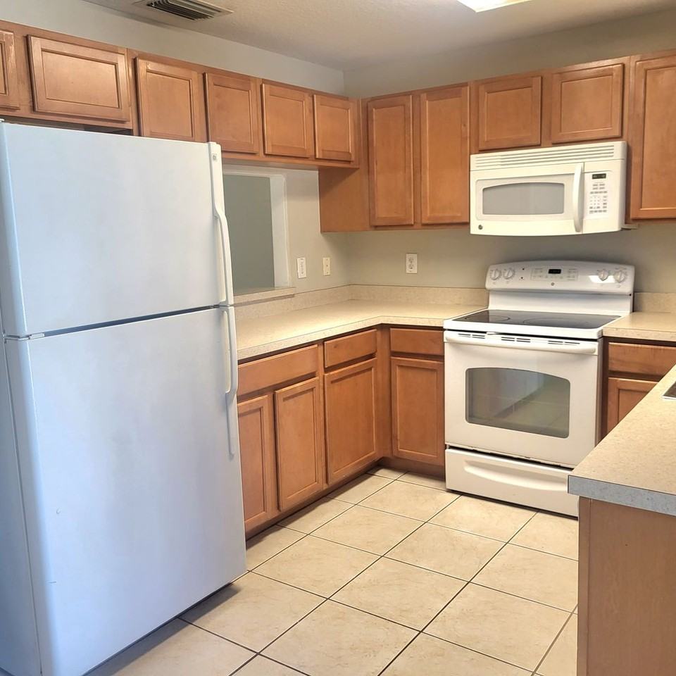 10938 Brickside Ct - Photo 6 of 24