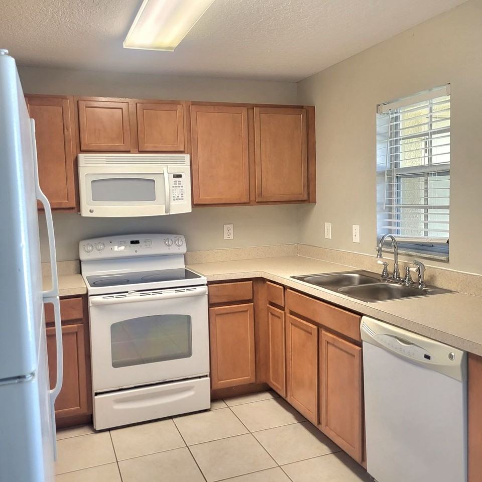 10938 Brickside Ct - Photo 7 of 24