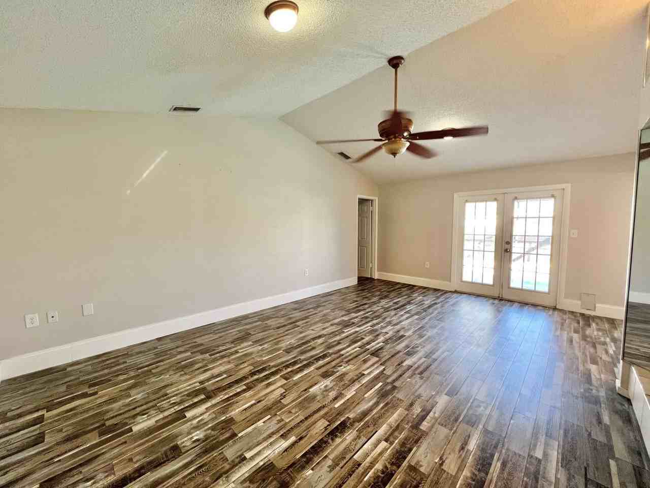 1338 Calamondin Dr - Photo 3 of 18