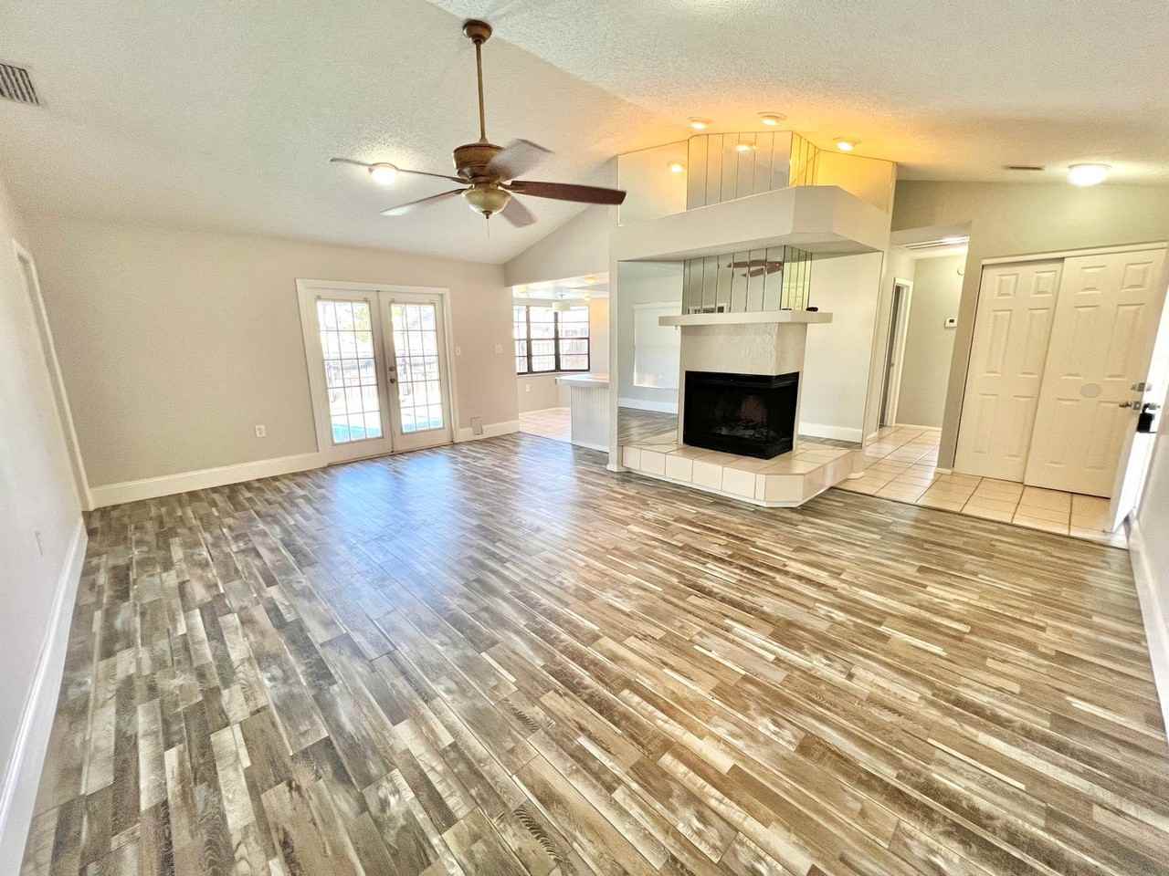 1338 Calamondin Dr - Photo 4 of 18