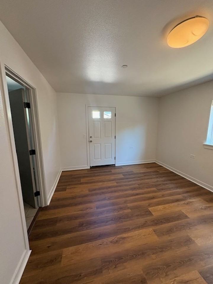 1861 Mccollum St - Photo 6 of 16