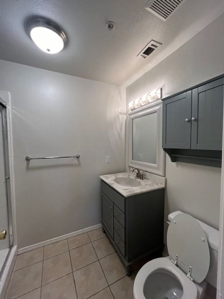 1144 Walnut St #13 - Photo 5 of 9