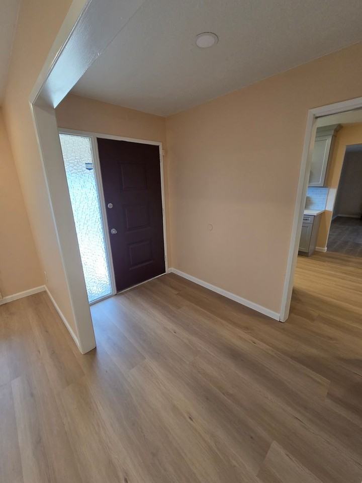 1525 Lavender Ln - Photo 3 of 14