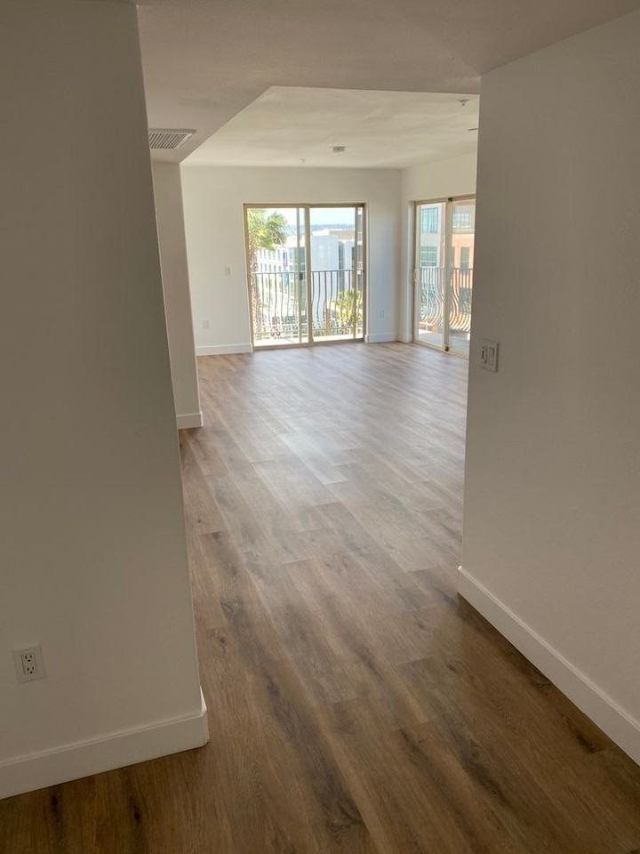 801 W Hawthorn St - Photo 2 of 20