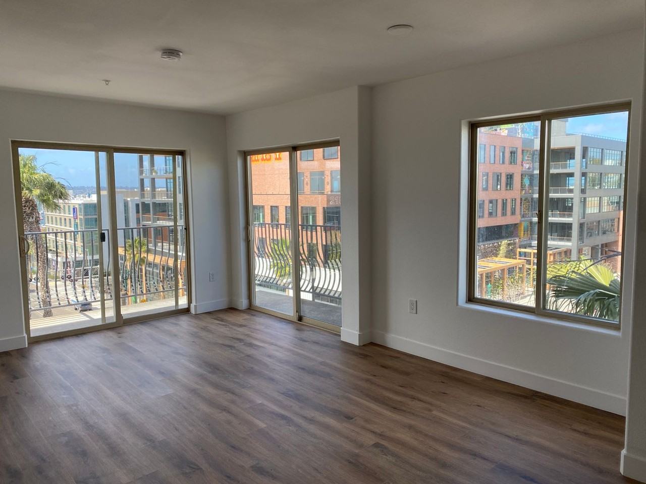 801 W Hawthorn St - Photo 3 of 20