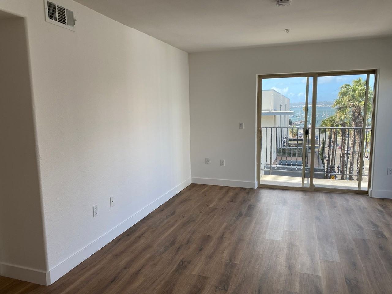 801 W Hawthorn St - Photo 5 of 20