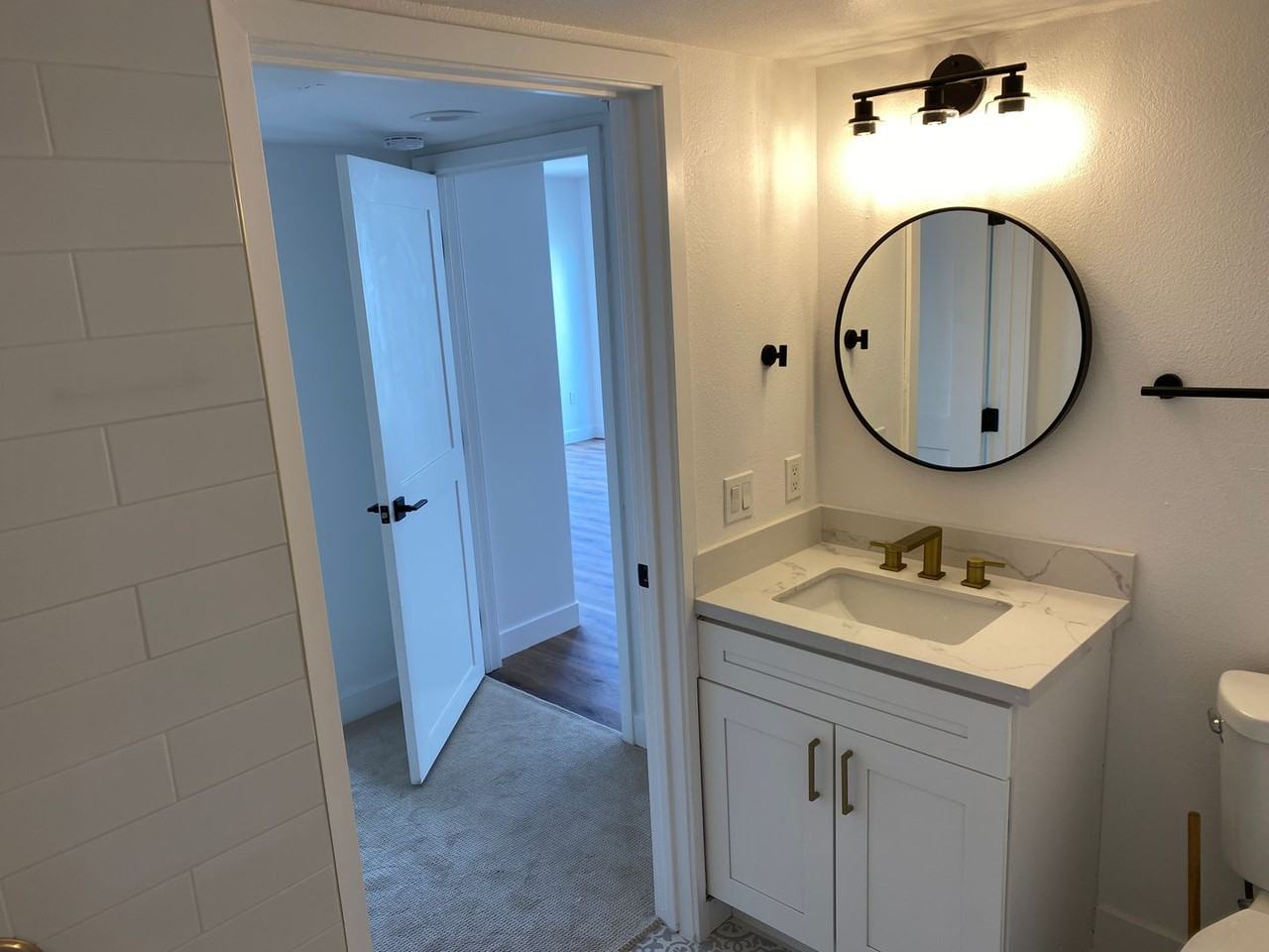 801 W Hawthorn St - Photo 7 of 20