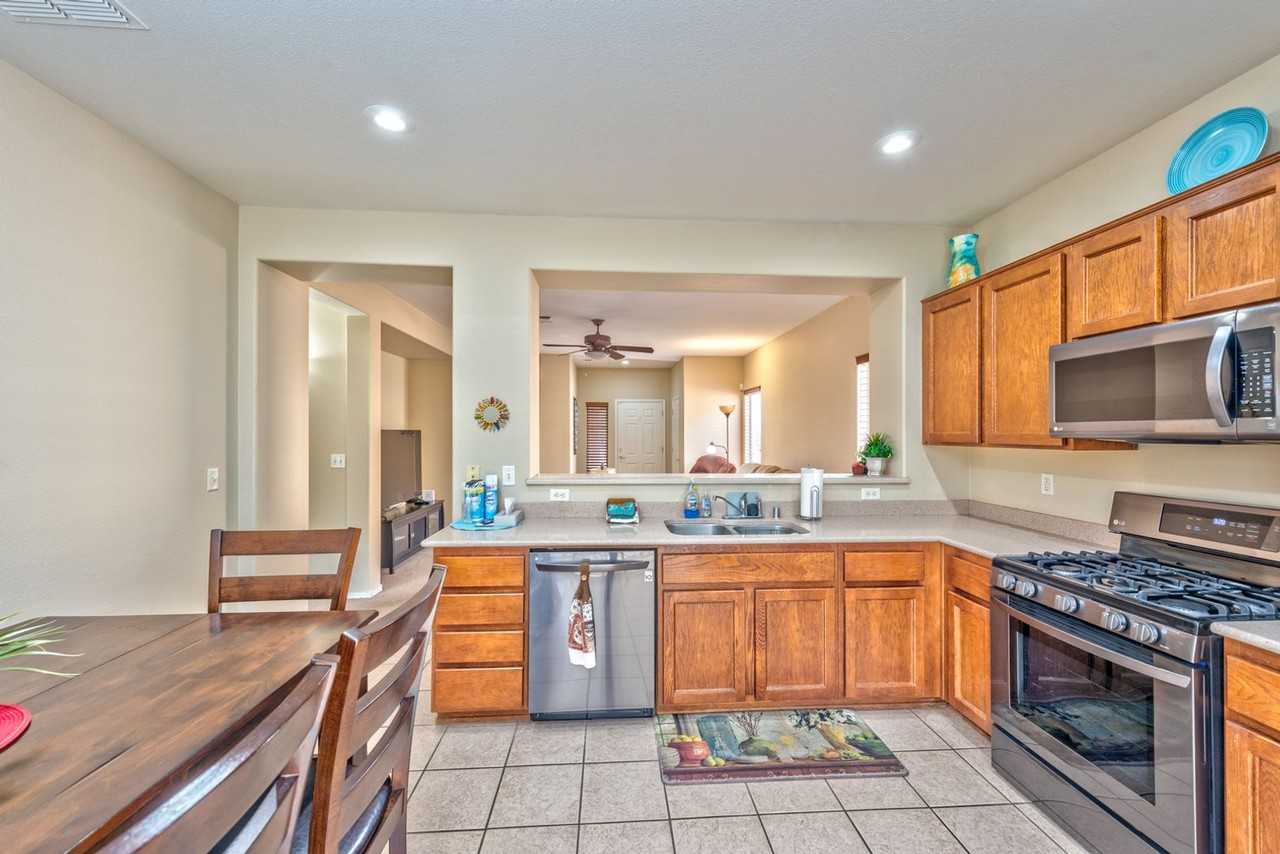 2541 Libretto Ave - Photo 5 of 14