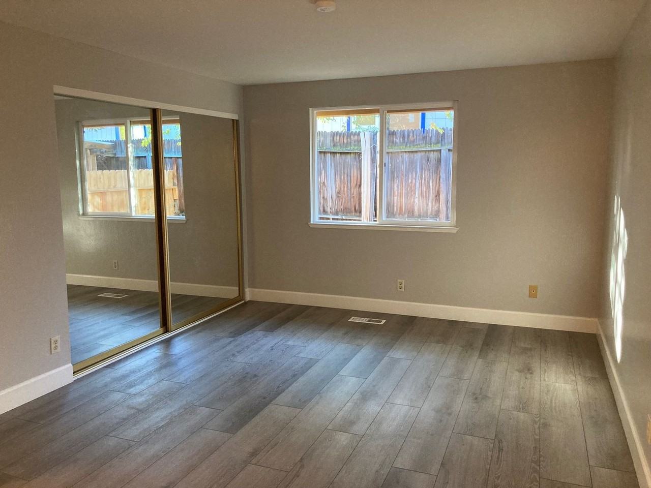 2650 Starks Way - Photo 5 of 11