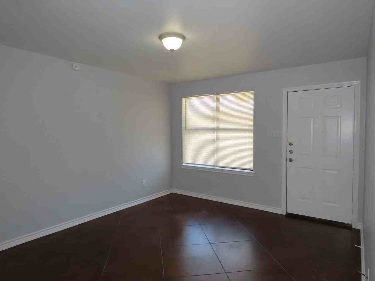 203 Memory Ln Apt D - Photo 5 of 17