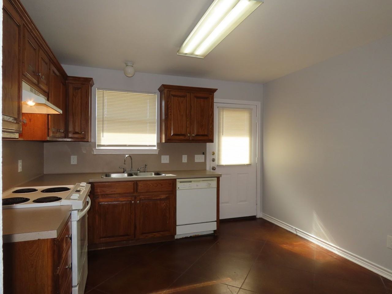 203 Memory Ln Apt D - Photo 7 of 17