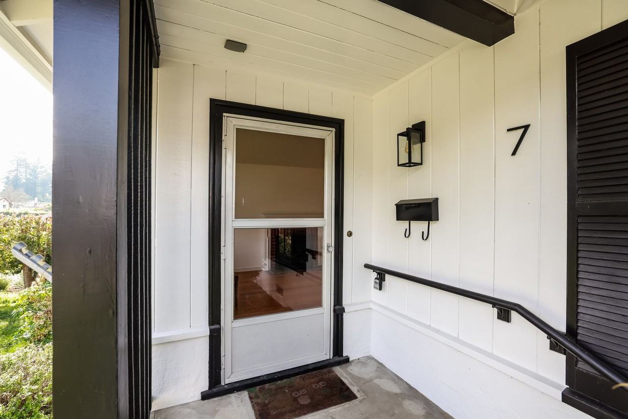 7 Arlington Ln - Photo 3 of 26