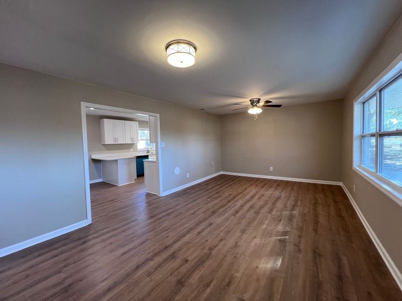 220 Phillips Ave - Photo 2 of 18