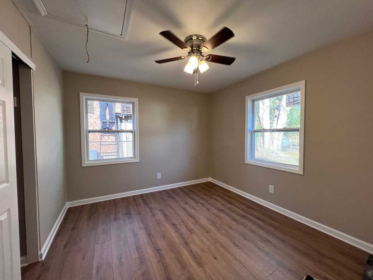 220 Phillips Ave - Photo 4 of 18