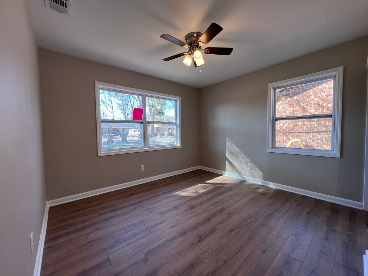 220 Phillips Ave - Photo 5 of 18