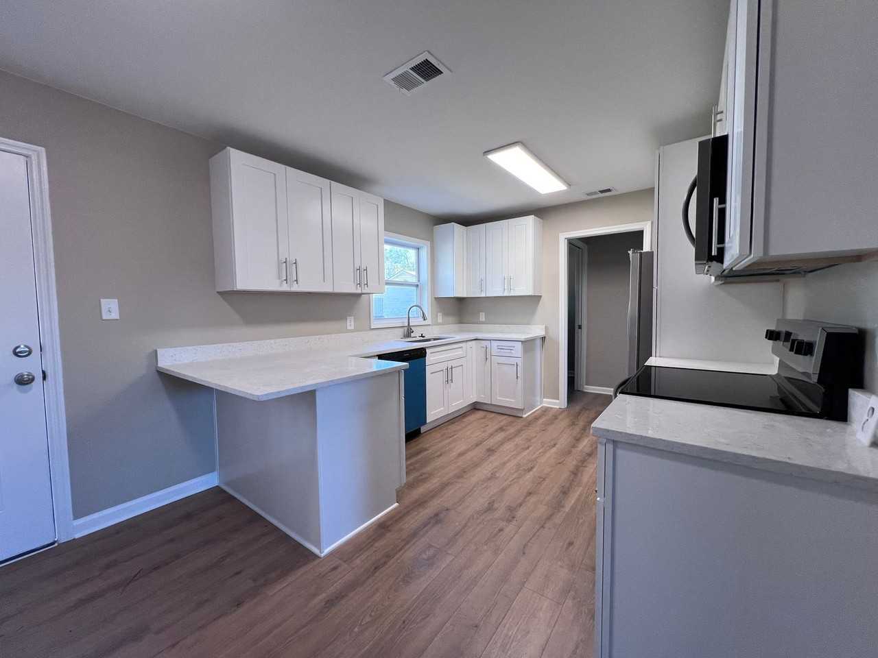 220 Phillips Ave - Photo 6 of 18