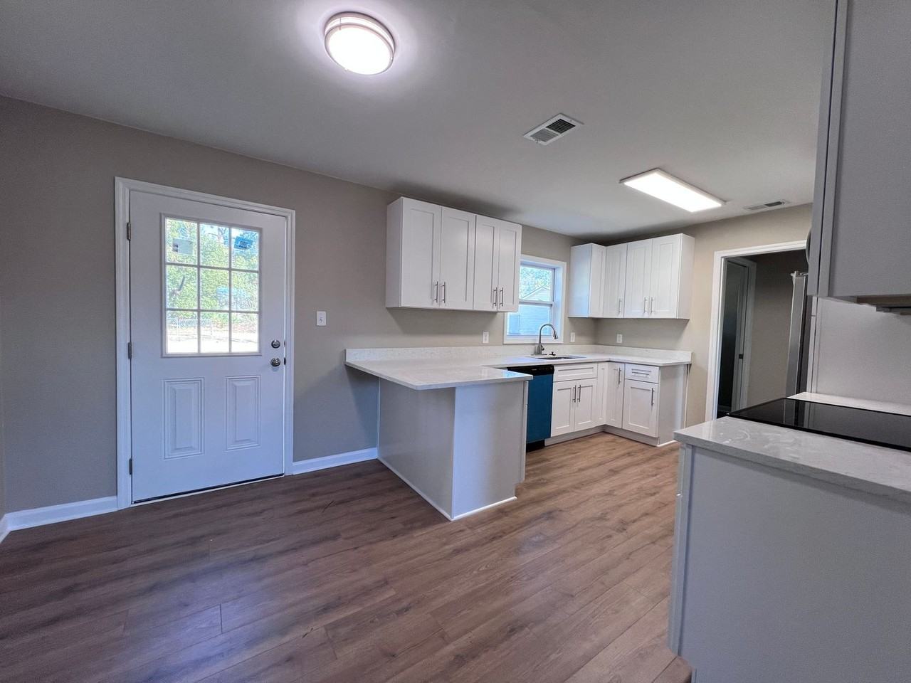 220 Phillips Ave - Photo 7 of 18