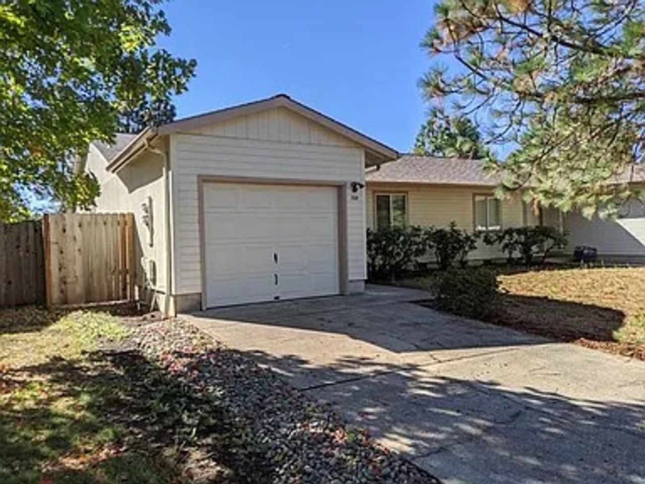 759 Stephens Dr - Photo 2 of 12