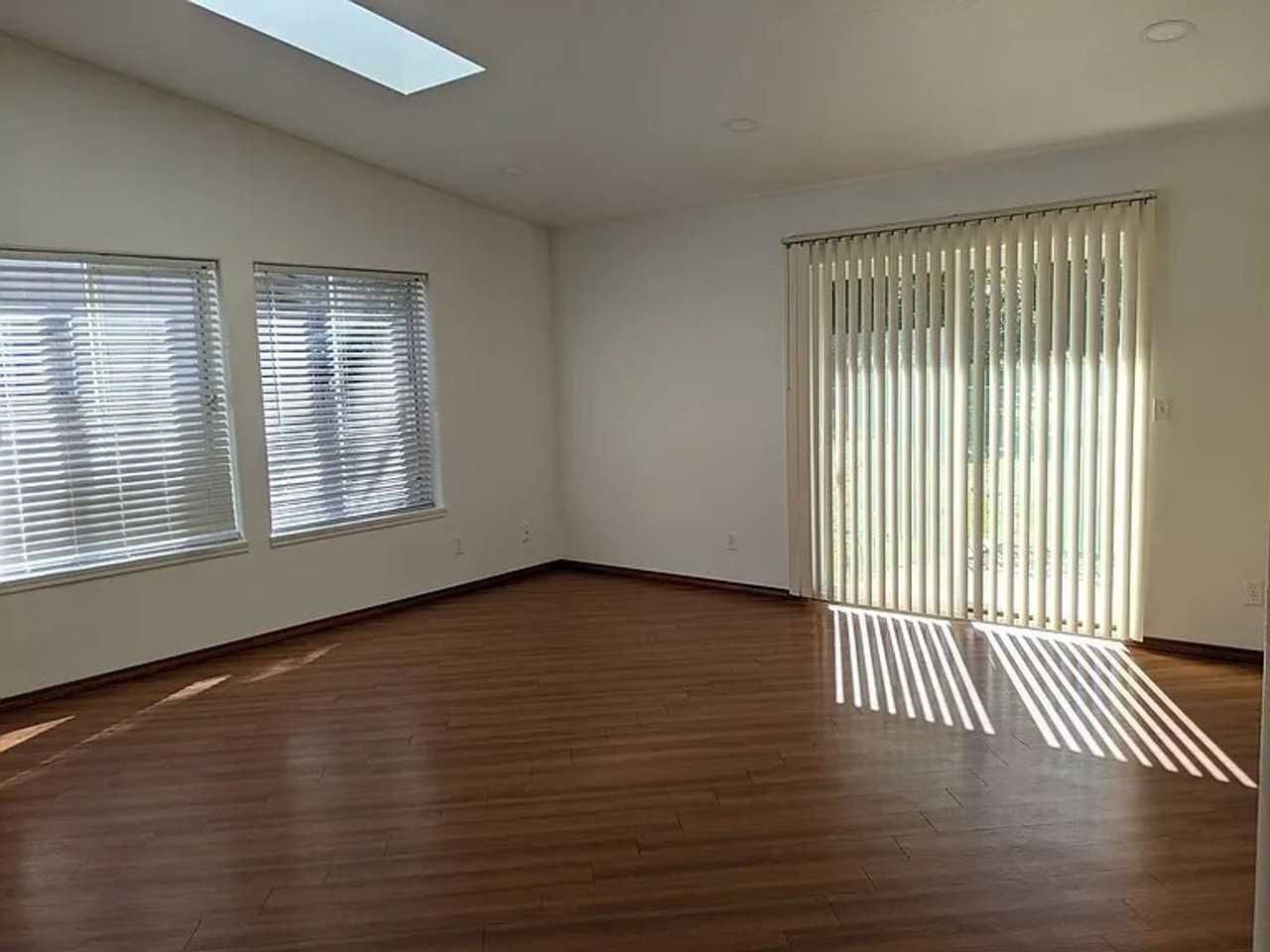 759 Stephens Dr - Photo 3 of 12