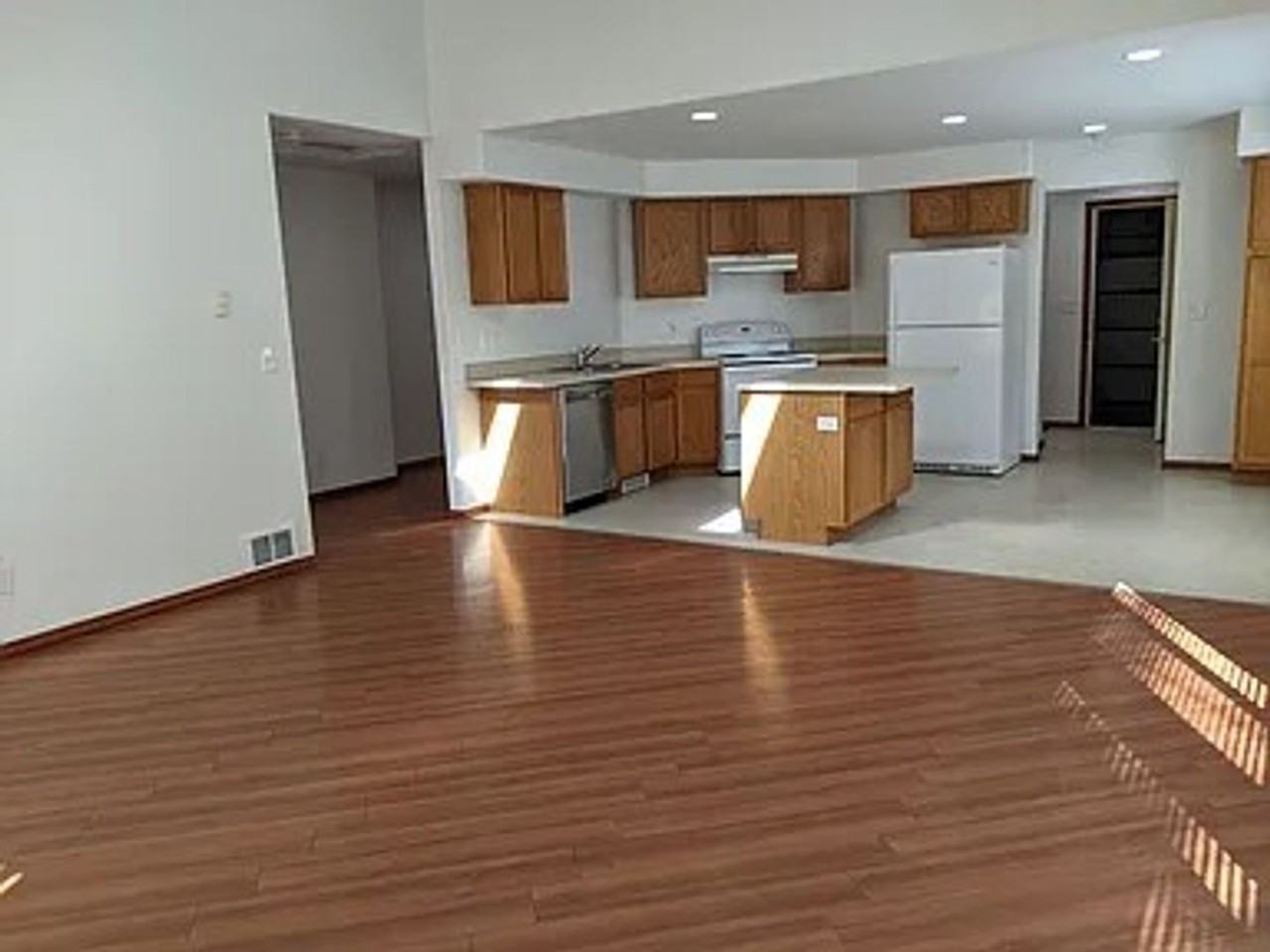 759 Stephens Dr - Photo 5 of 12