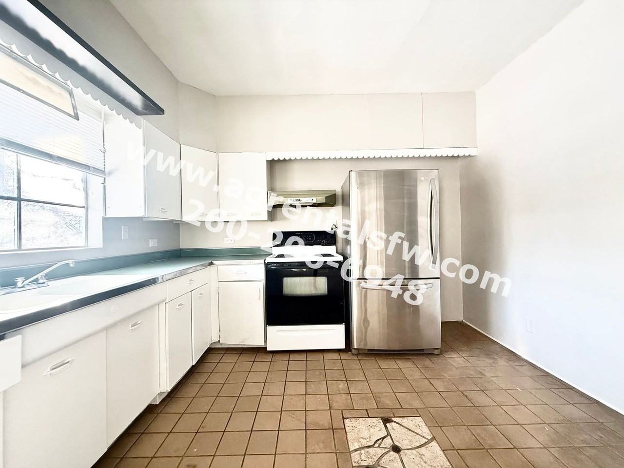 648 Lawton Pl - Photo 4 of 21