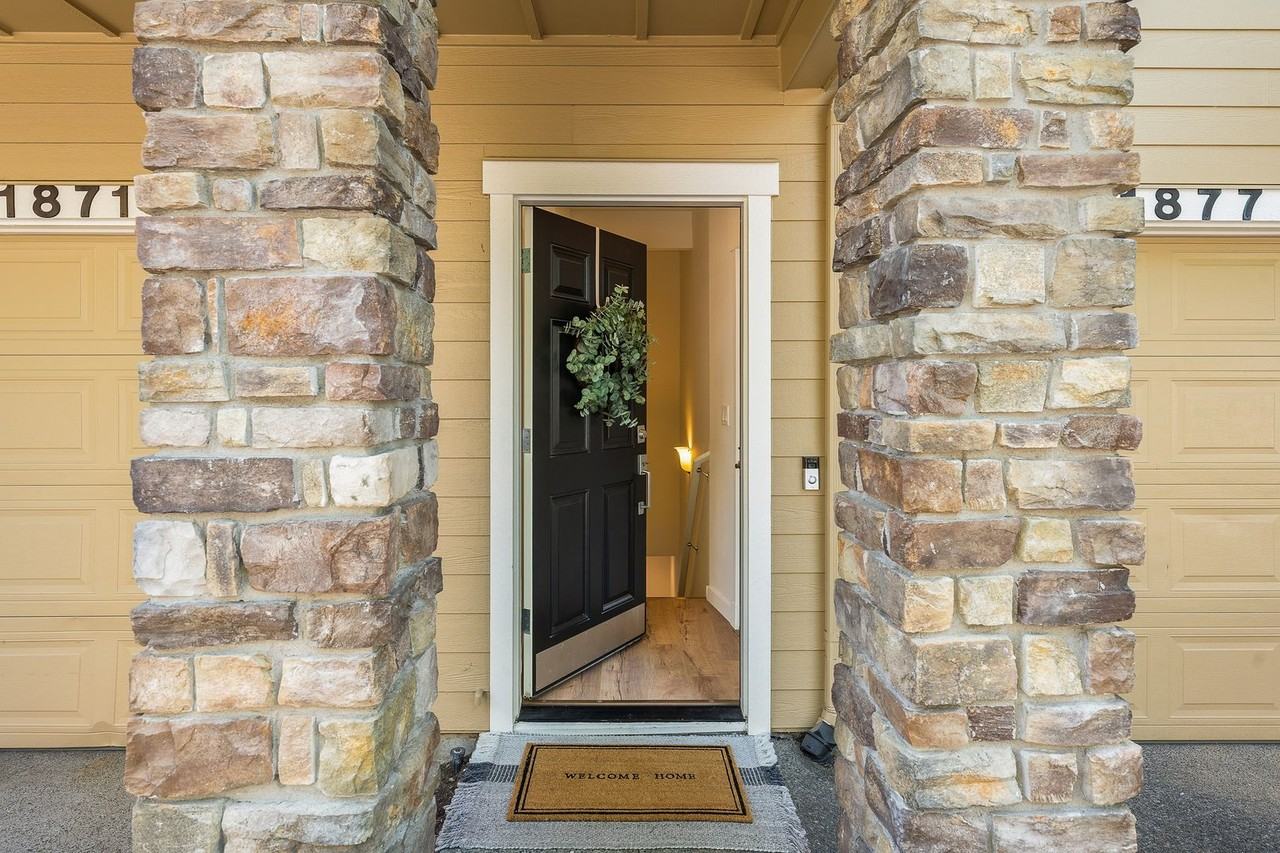 1877 16th Ln Ne - Photo 3 of 26