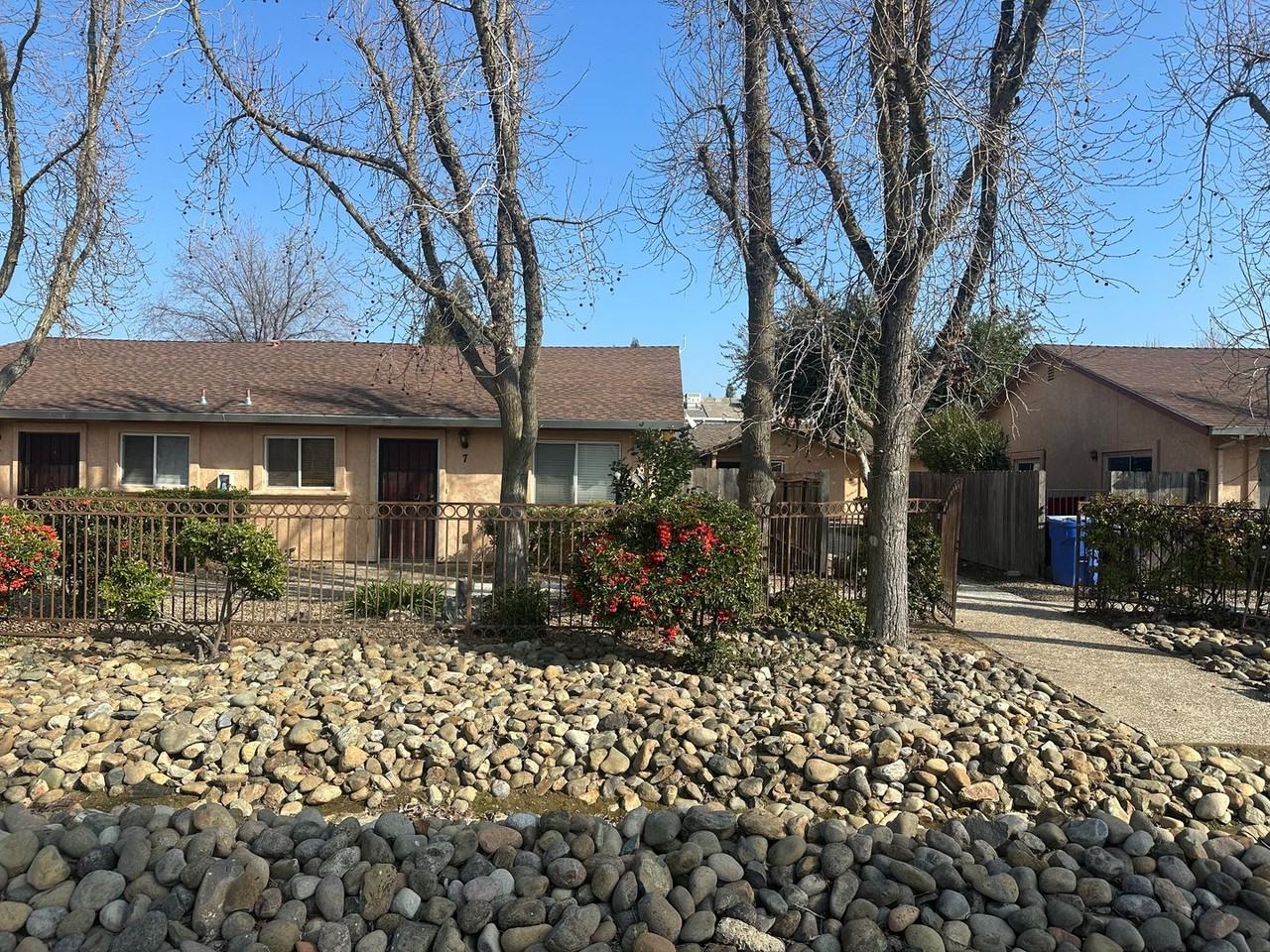 891 Saint Andrews Dr - Photo 3 of 9