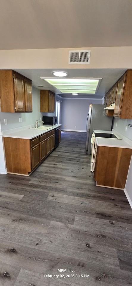 1805 Southview Cir - Photo 2 of 22