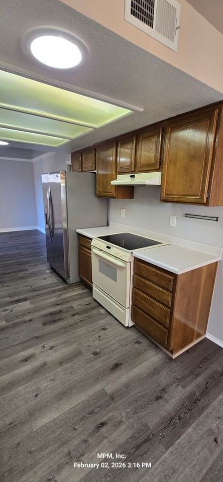 1805 Southview Cir - Photo 4 of 22