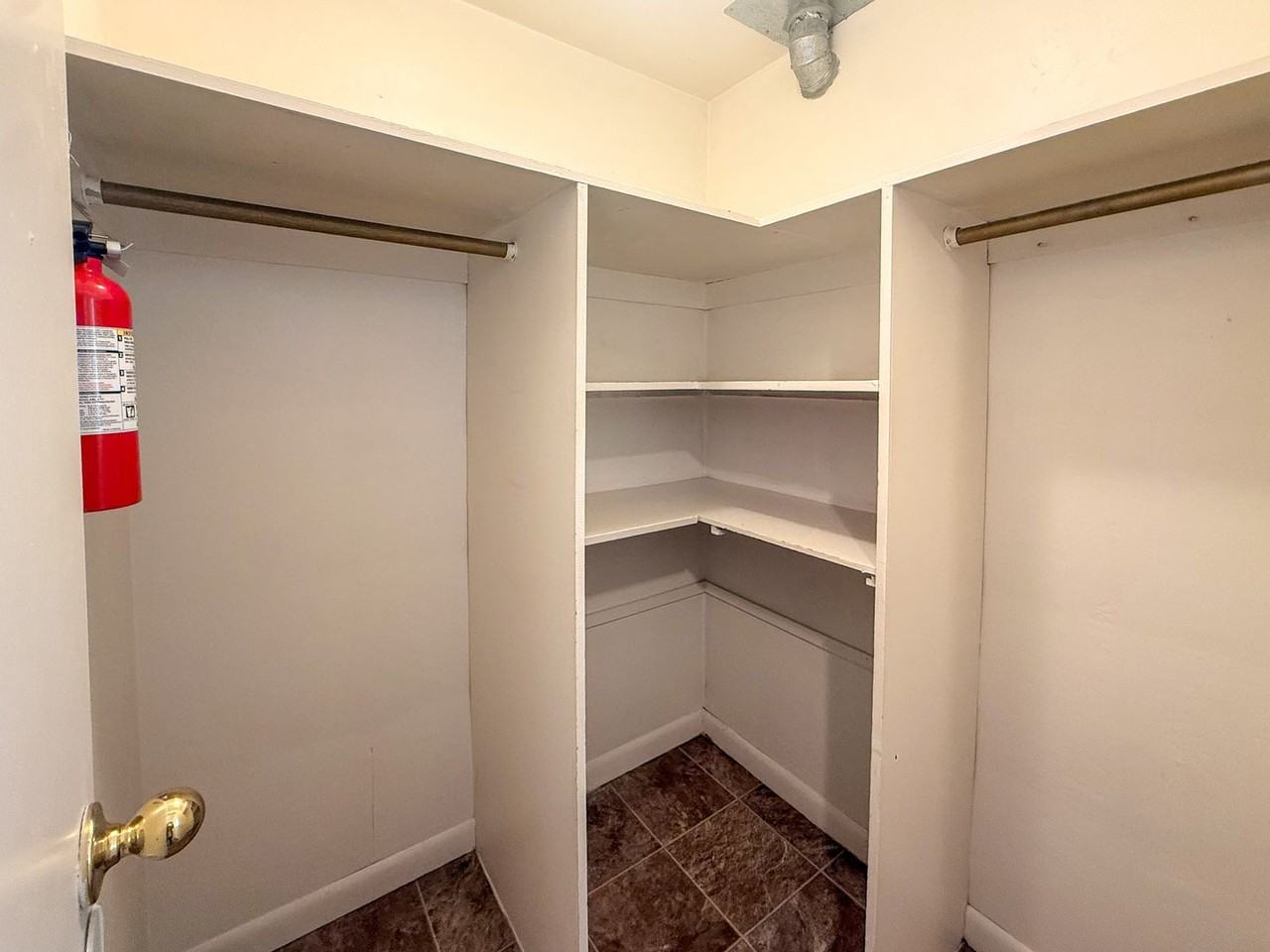 227 24th St Se - Photo 3 of 18