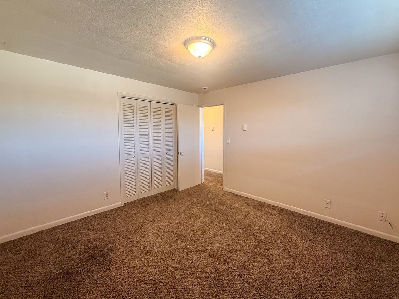 227 24th St Se - Photo 5 of 18