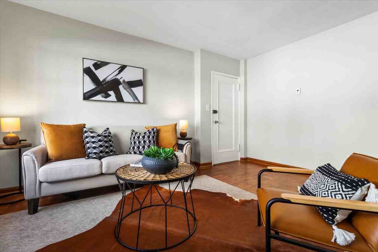 613 Hamlin St Ne - Photo 4 of 33