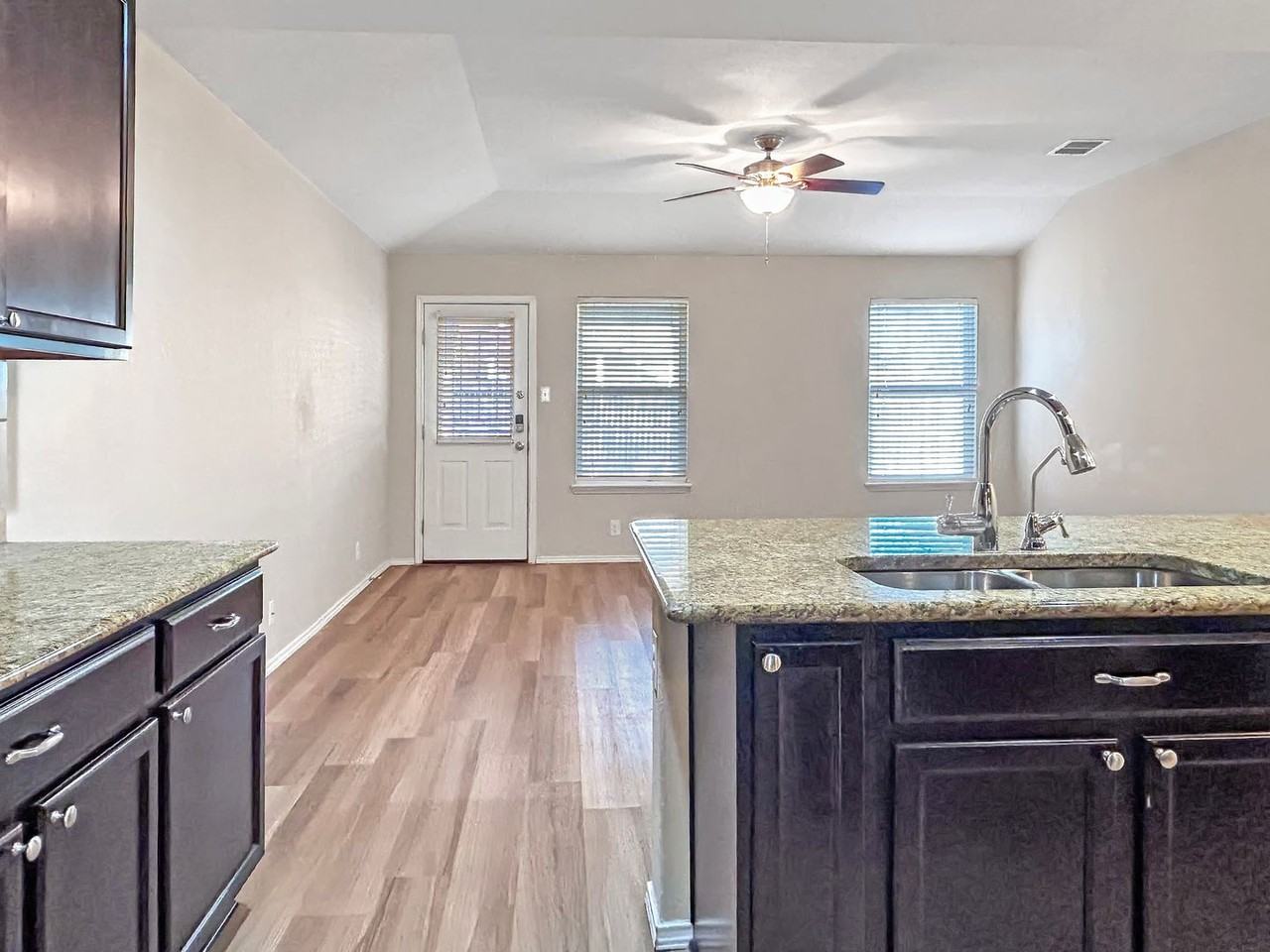 10415 Reckless - Photo 4 of 33