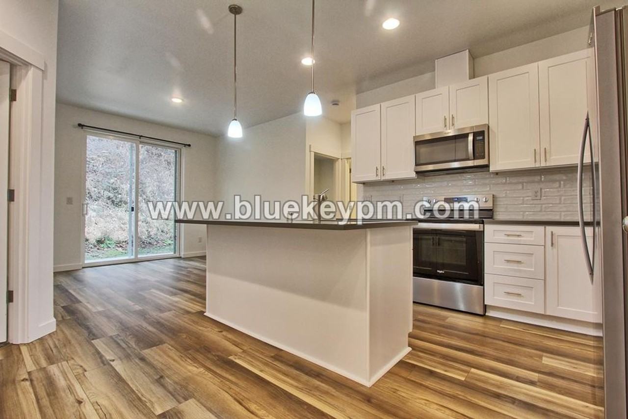 2057 Ambassador Ave - Photo 4 of 16