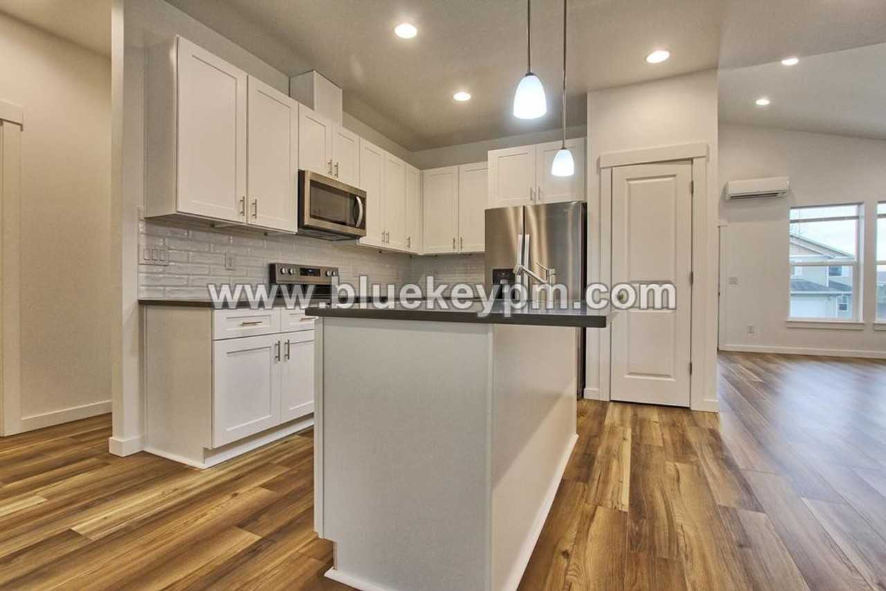 2057 Ambassador Ave - Photo 5 of 16