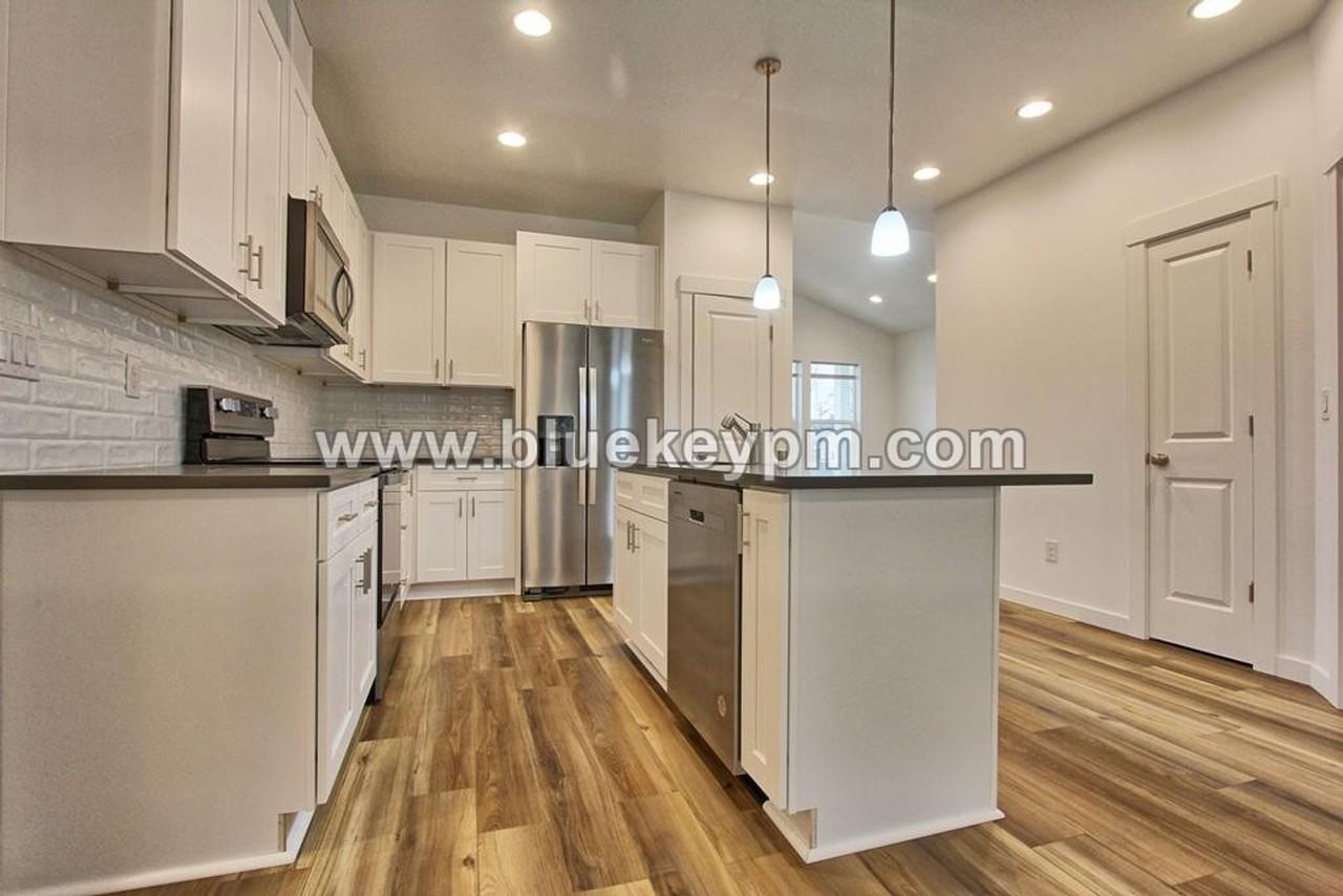 2057 Ambassador Ave - Photo 6 of 16