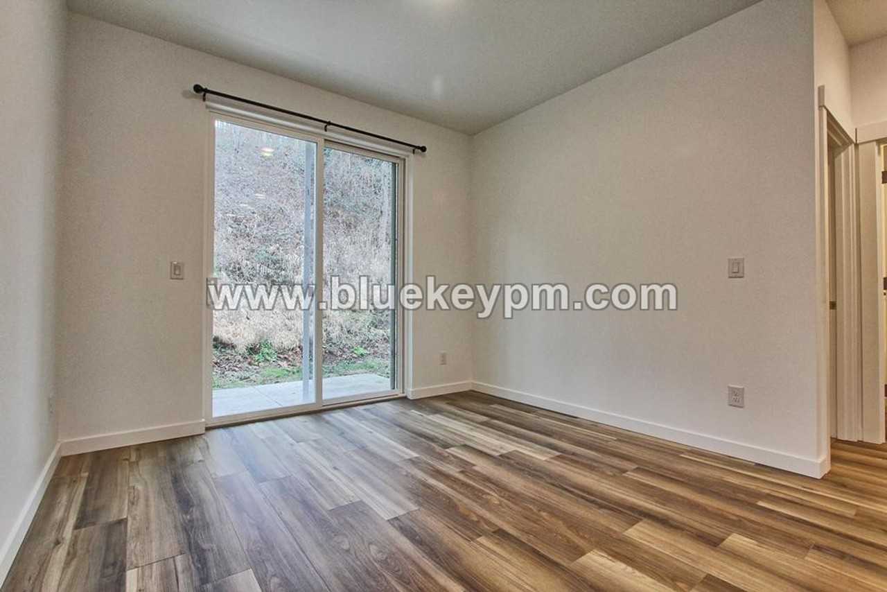 2057 Ambassador Ave - Photo 7 of 16