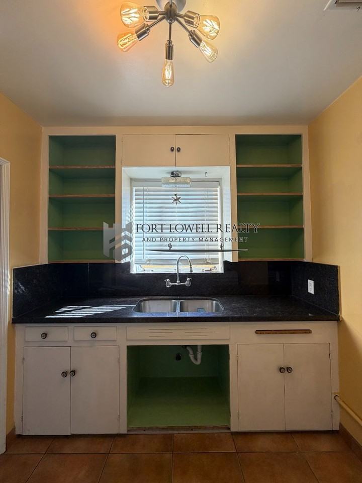 3241 E 28th St - Photo 3 of 31