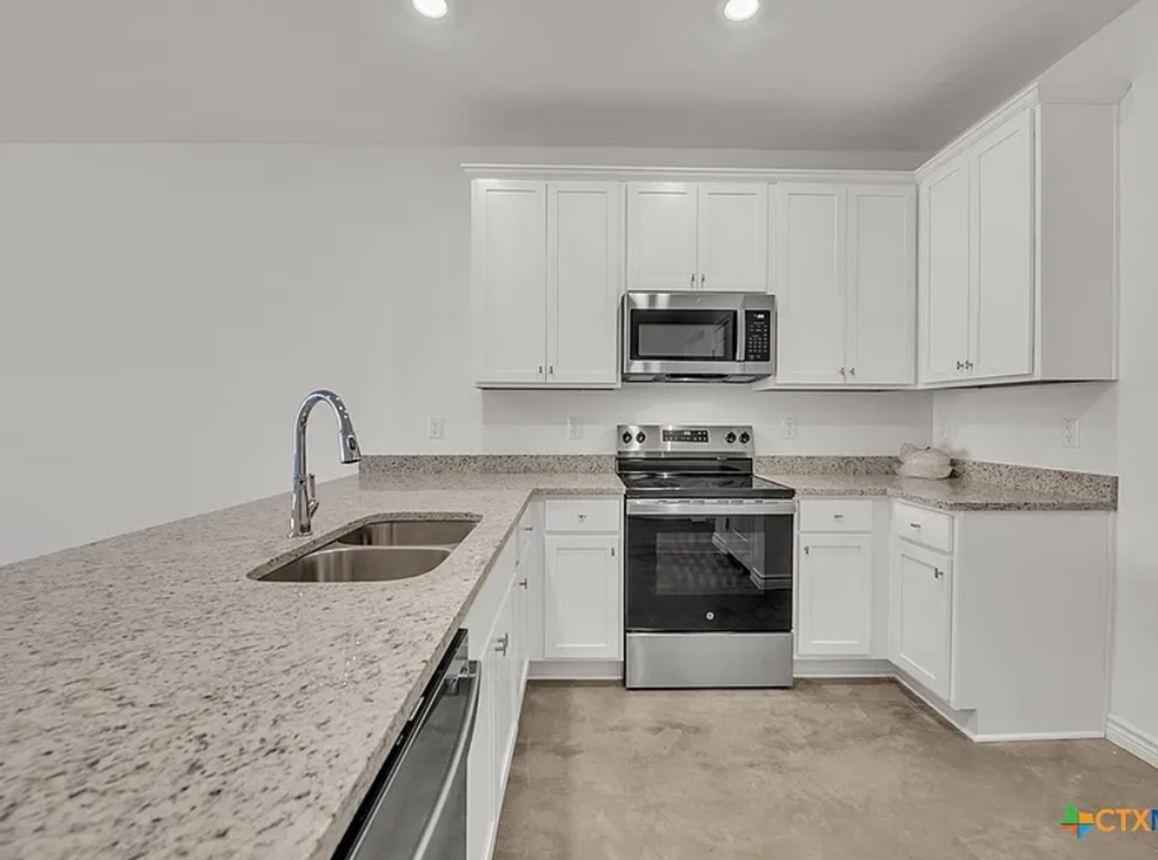 1210 Concord Dr #B - Photo 4 of 15