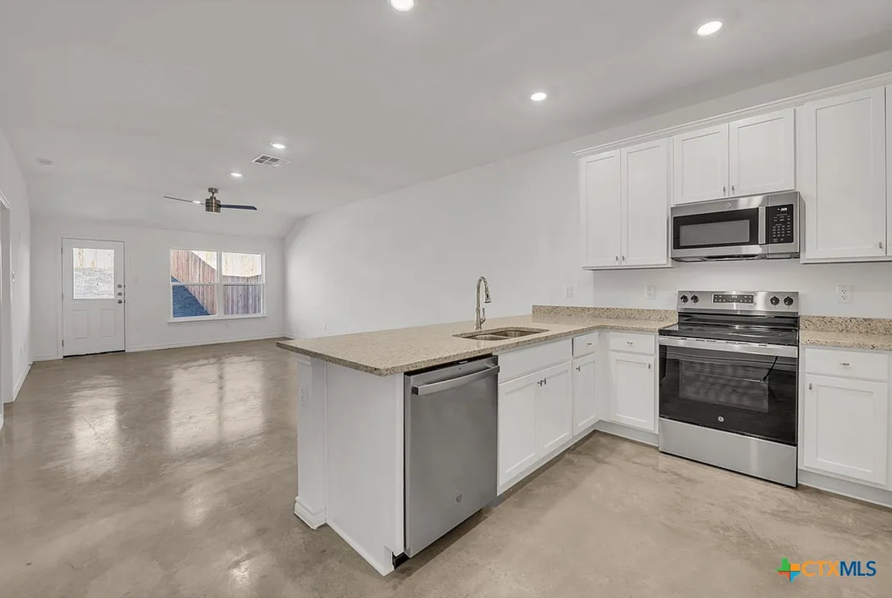 1210 Concord Dr #B - Photo 5 of 15