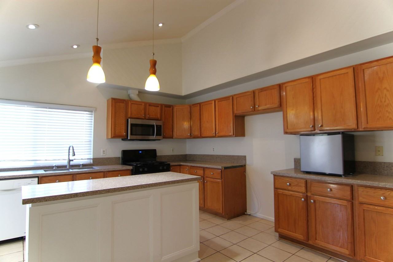 5604 Bloomfield St - Photo 6 of 22