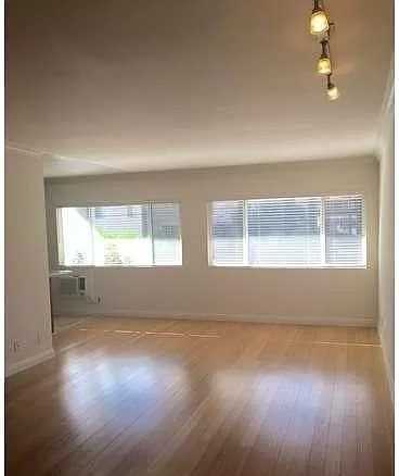 1154 S Barrington Ave #1154-102 - Photo 5 of 11